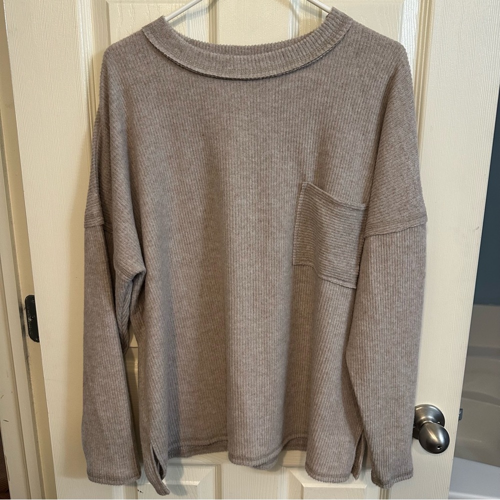 NWOT Women’s Zenana Outfitters Oatmeal Crew Neck Sweater with pocket, large